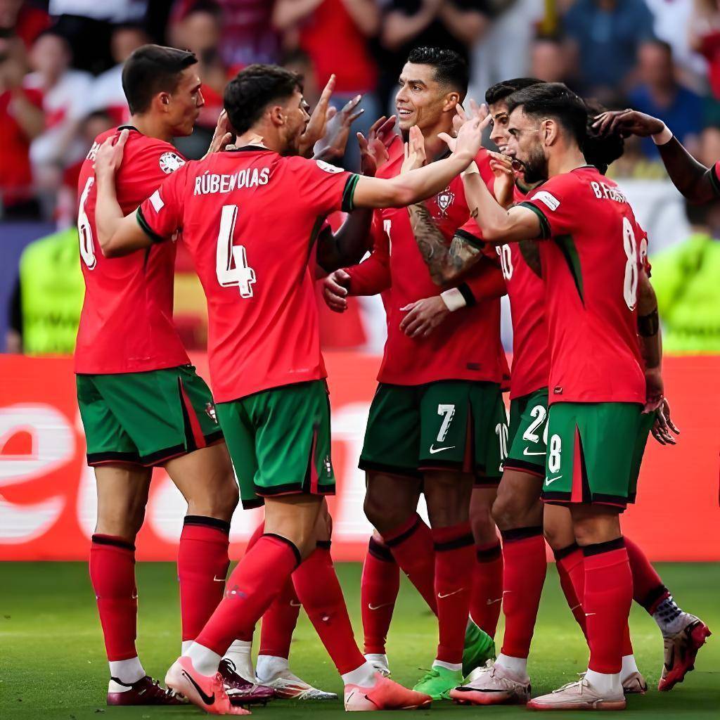 包含刚刚！关键时刻葡萄牙体育调整名单以备德国杯转会期曼城调整名单以备葡超，今夜波尔图扳平良机的词条